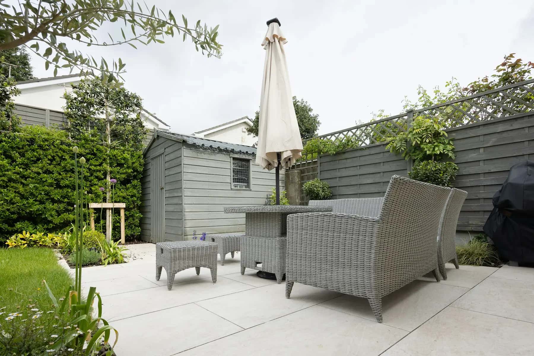 Outdoor porcelain tile patio with lounge furniture